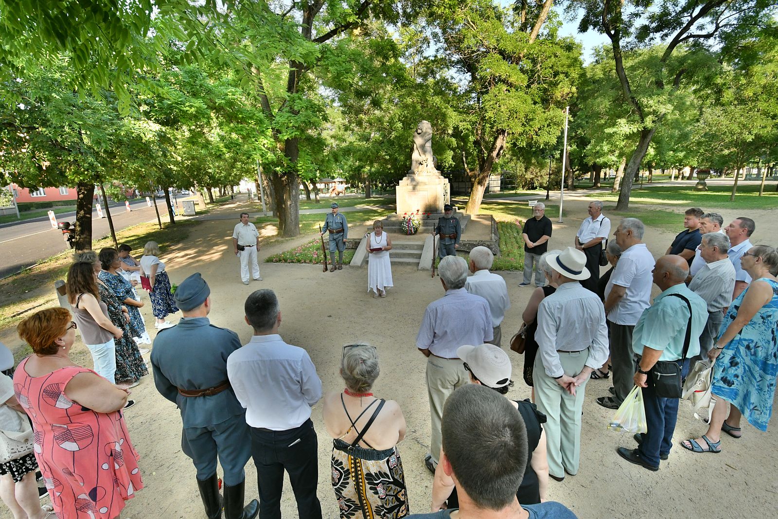 A Honvéd Nyugállományúak Klubja és a Krajczáros Alapítvány megemlékezése a 17-esek emlékművénél